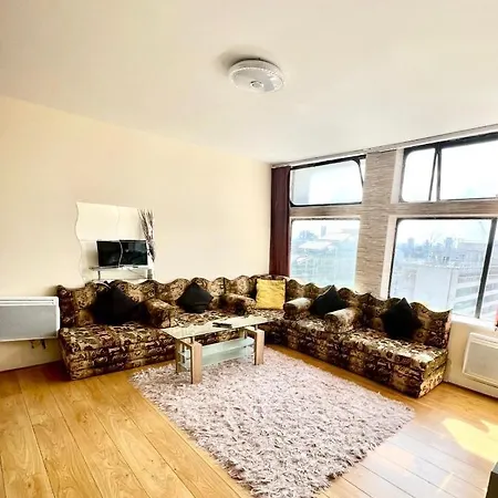 Two Bedroom With Kitchen Facility * Manchester