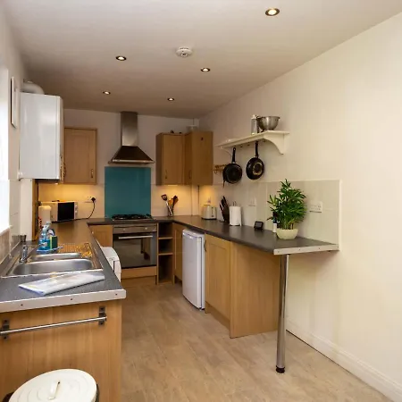 Pass The Keys Spacious 3-bed House With Garden In Leafy South * Manchester