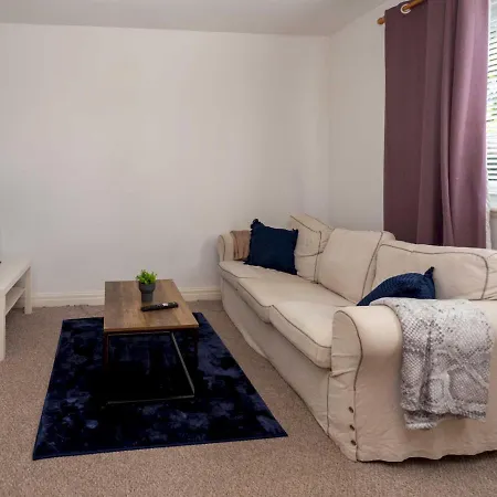 Pass The Keys Spacious 3-bed House With Garden In Leafy South Дом отдыха