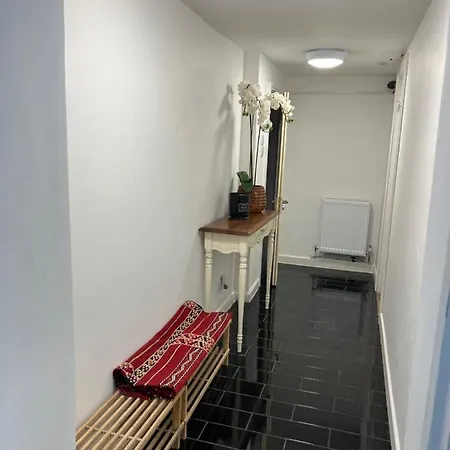 Spacious Basement アパート *