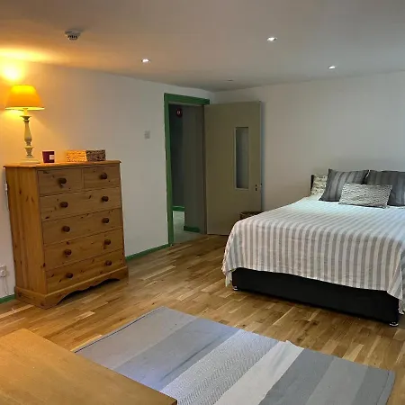 Appartement Spacious Basement *