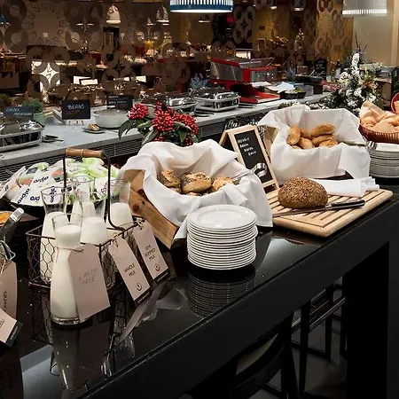 Radisson Blu Manchester. Airport 호텔 4*