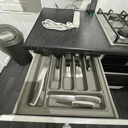 Apartment House Near Centre & Etihad, Free Parking & Garden