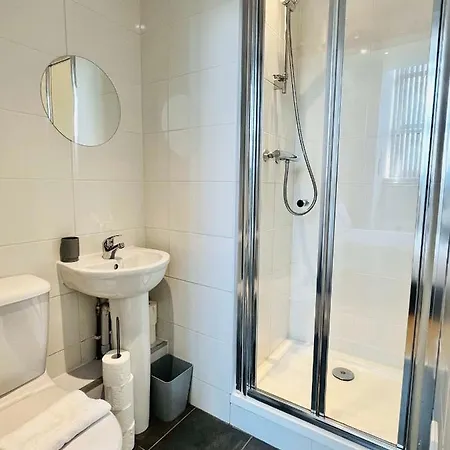 Apartman Bright And Spacious 2 Bed Apt - Sleeps Up To 6 *