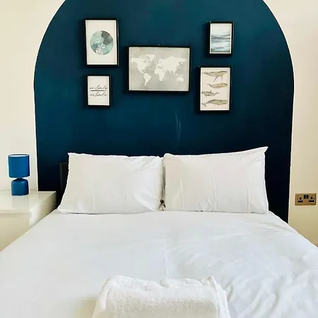 Bright And Spacious 2 Bed Apt - Sleeps Up To 6 * Manchester