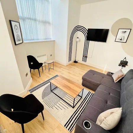 Bright And Spacious 2 Bed Apt - Sleeps Up To 6
