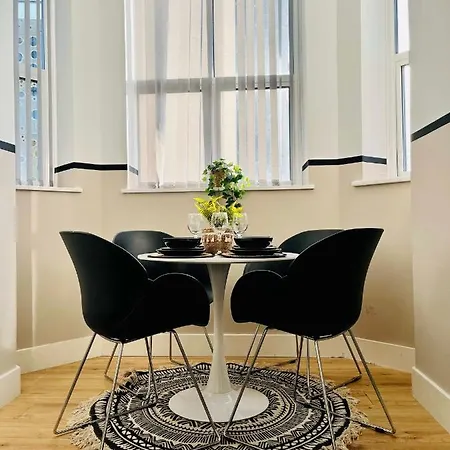 Bright And Spacious 2 Bed Apt - Sleeps Up To 6 Apartman Manchester