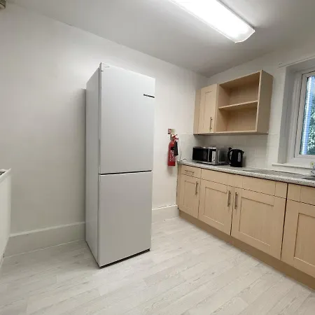 Bright, Warm & Cozy House In Harpurhey *