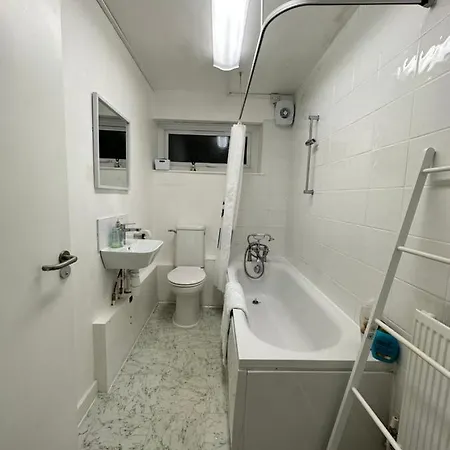 Bright, Warm & Cozy House In Harpurhey Apartmán