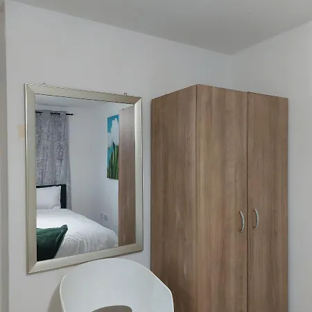 2 Bedroom 2 Bathroom Free Parking Nearby アパート *