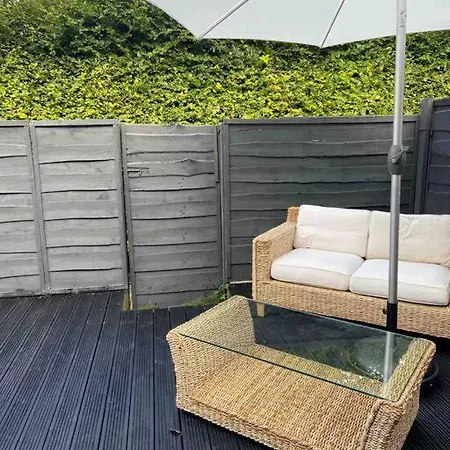- Eccles - Business - Contractors - Families - Discounts Available * 曼彻斯特