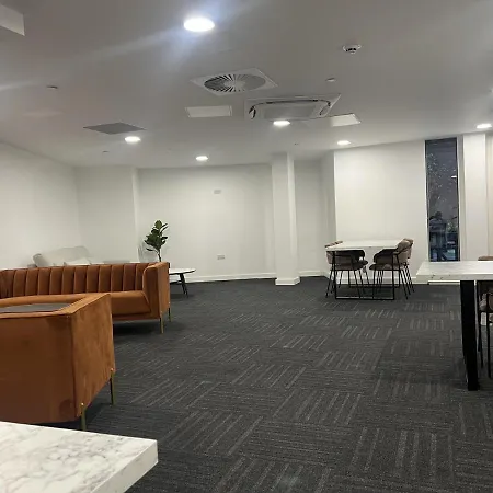 2 Bed Apartment-sleeps 4-free Parking