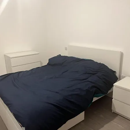 2 Bed Apartment-sleeps 4-free Parking Apartament *