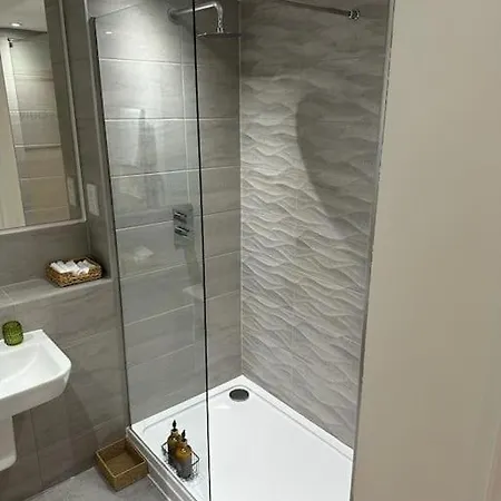 Stylish, Top-floor 1 Bed