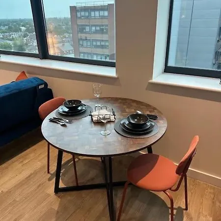 Stylish, Top-floor 1 Bed *