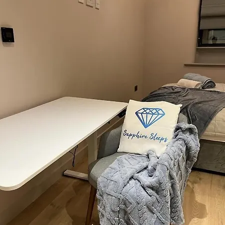 M1 Centre 3 Bed 3 Bath Luxe Penthouse *