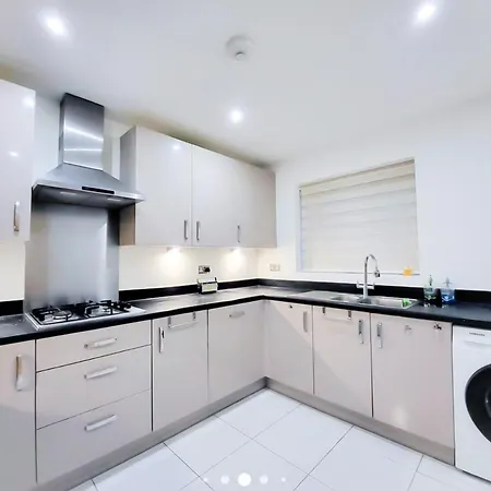 Bed & Breakfast Royal At Coop Live Etihad, Sports 3*