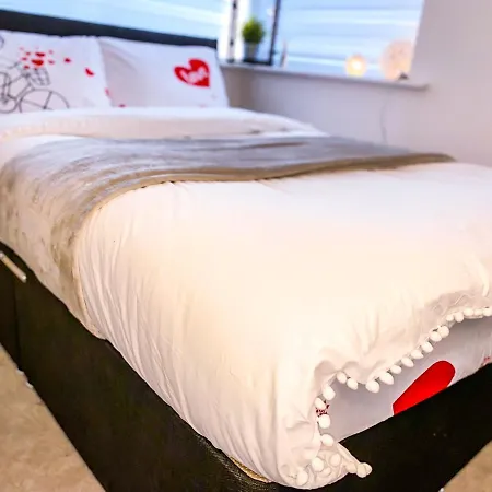 Bed & Breakfast Royal At Coop Live Etihad, Sports Manchester