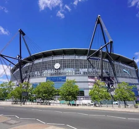 Royal At Coop Live Etihad, Sports Panzió Manchester