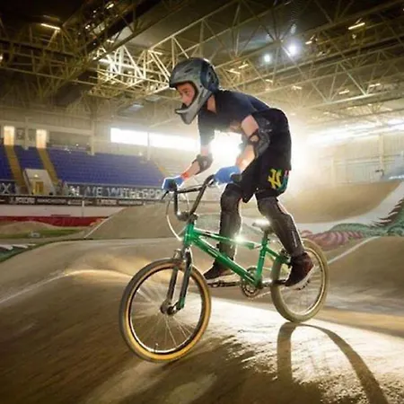 Royal At Coop Live Etihad, Sports Panzió