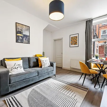 Pass The Keys Chic 3-bed In Near Media City & Old Trafford 펜션 *