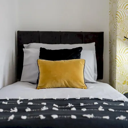 Pass The Keys Chic 3-bed In Near Media City & Old Trafford *