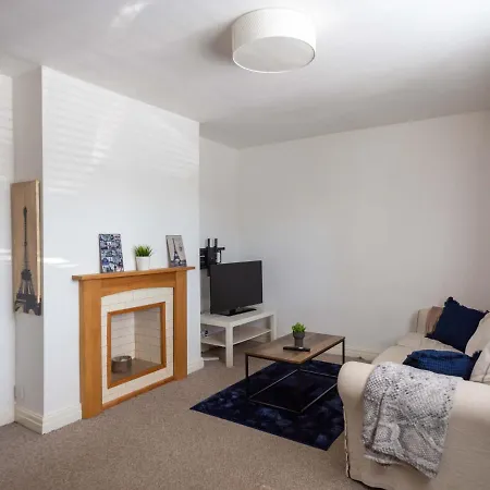 Дом отдыха Pass The Keys Spacious 3-bed House With Garden In Leafy South