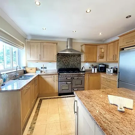 3 Chatsworth Road, Worsley * マンチェスター