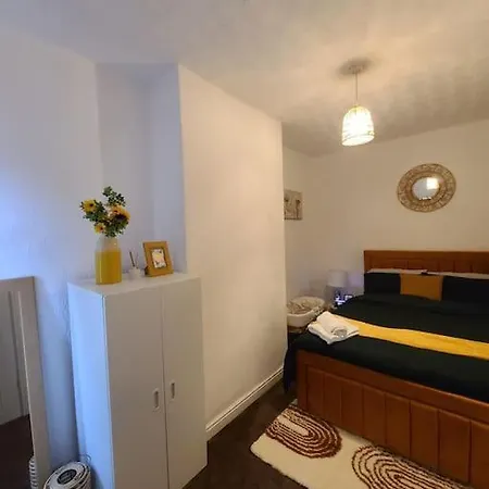 Дом отдыха Modern Cosy 2 Bed 2 Baths Манчестер