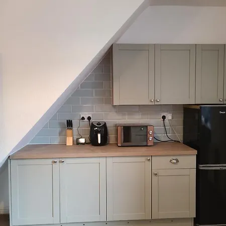 Business Friendly 2br House Sleeps 5, Wi-fi, Workspace & Free Parking * Mánchester