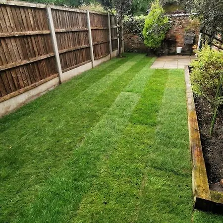 Villa Detached House With Gated Parking In Whalley Range *