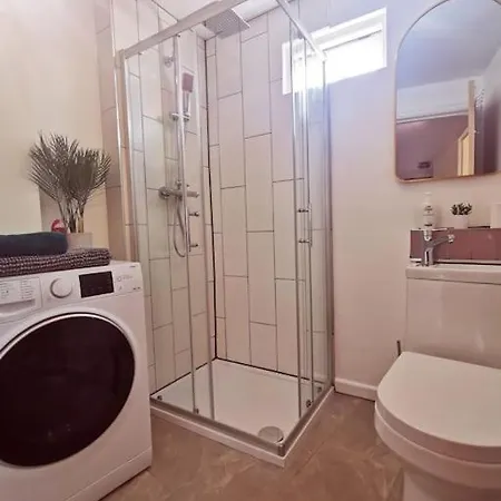 Detached House With Gated Parking In Whalley Range *