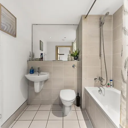 Апартаменты Large - Sleeps 8