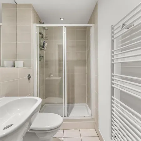 Апартаменты Large - Sleeps 8