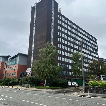 1 Bed Near Old Trafford With Free Car Park * Манчестер