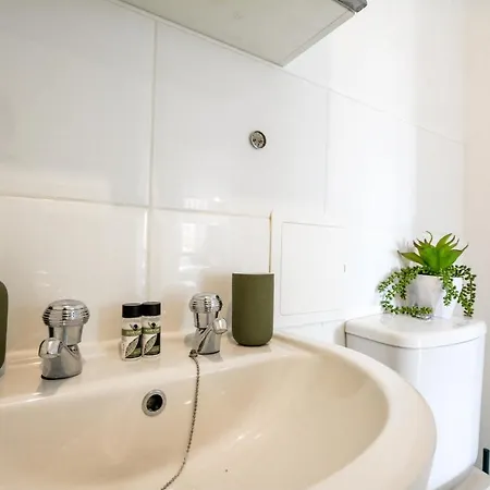 2 Bedroom 2 Bathroom Free Parking Nearby マンチェスター