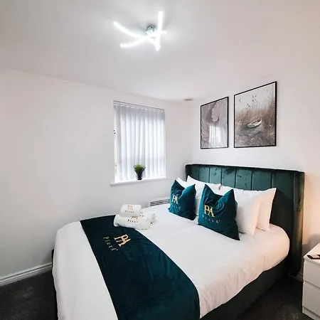 Pluxa Green Glade - Urban Haven With Parking, Workspace, Wi-fi Apartment Manchester