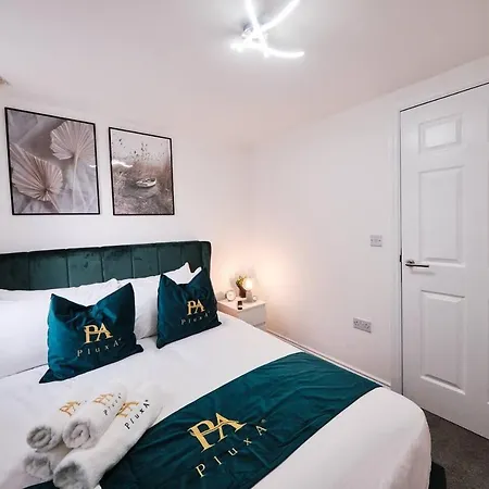Apartment Pluxa Green Glade - Urban Haven With Parking, Workspace, Wi-fi *