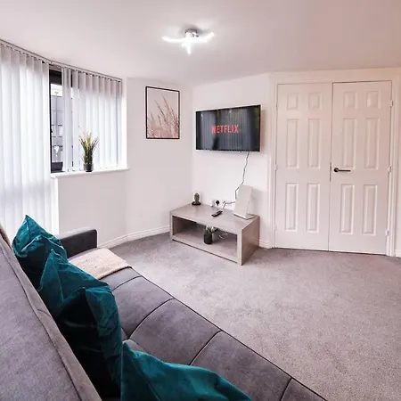 Pluxa Green Glade - Urban Haven With Parking, Workspace, Wi-fi Apartment *