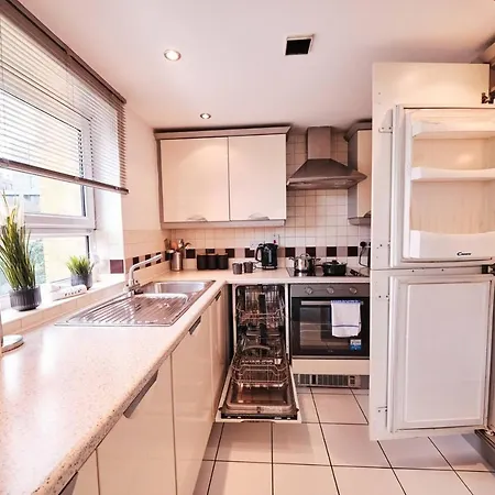 Pluxa Green Glade - Urban Haven With Parking, Workspace, Wi-fi Appartement Manchester