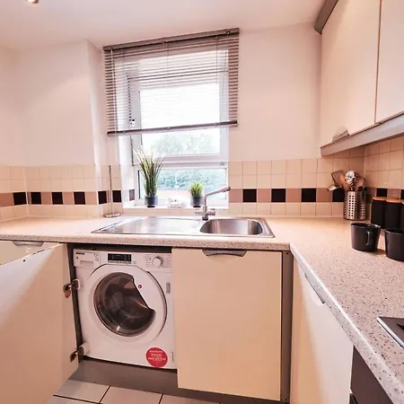 Pluxa Green Glade - Urban Haven With Parking, Workspace, Wi-fi Appartement *