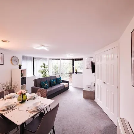 Pluxa Green Glade - Urban Haven With Parking, Workspace, Wi-fi Apartment Manchester