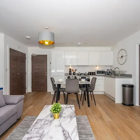 2 Bed - 5 Mins From Old Trafford * Manchester