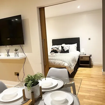 Free Parking 2 Bedroom * Manchester