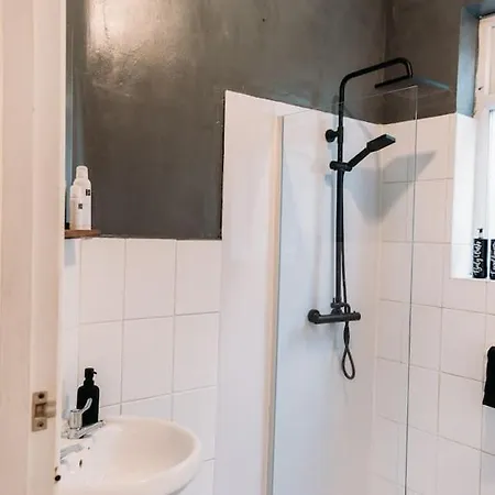 בית נופש Modern Central House!