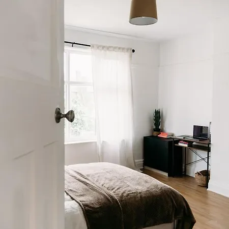 Modern Central House! בית נופש מנצ'סטר