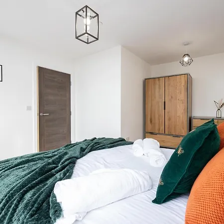 Chic Luxury Near Old Trafford Stadiums