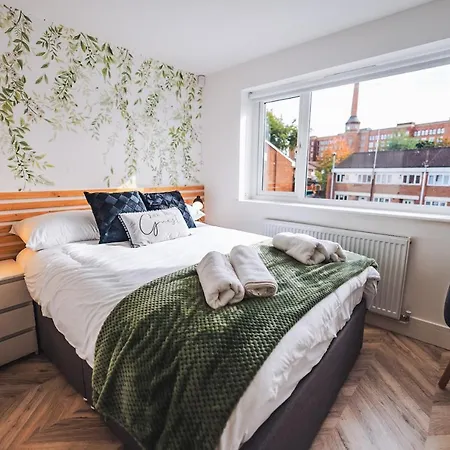 펜션 Luxurious 3 Bed Home, Free Parking *