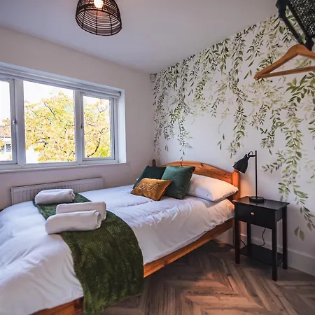 Holiday home Luxurious 3 Bed Home, Free Parking Manchester