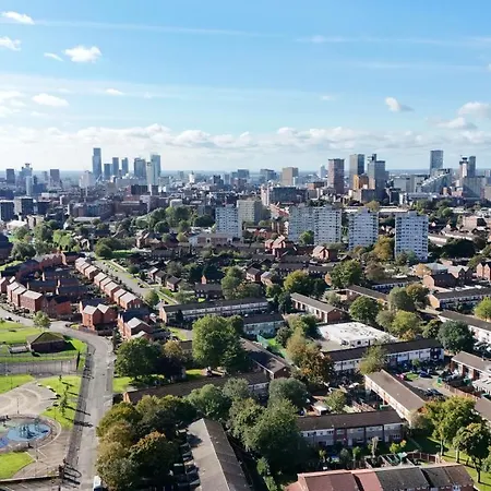 Luxurious 3 Bed Home, Free Parking * Manchester